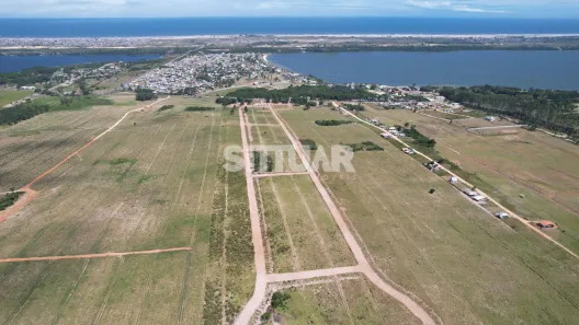 Lote/Terreno à venda, 586m² no Lagoa dos Esteves, Balneário Rincão