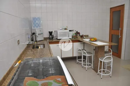 Sobrado com 4 Quartos à venda, 263m² no Vila Camilópolis, Santo André