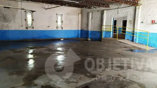 Galpão/Depósito/Armazém à venda, 300m² no Nossa Senhora das Graças, Uberlândia