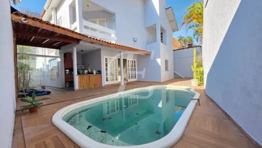 Casa com 4 Quartos para alugar, 326m² no São Paulo II, Cotia