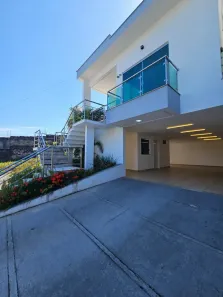 Casa de Condomínio com 4 Quartos à venda, 250m² no Tarumã, Manaus