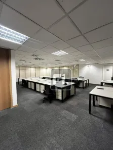 Sala Comercial para alugar, 550m² no Green Valley Alphaville, Barueri