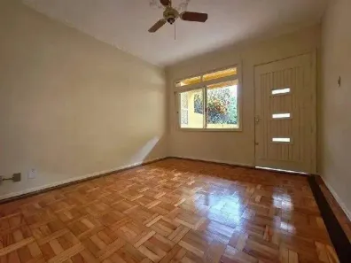 Casa com 3 Quartos para alugar, 130m² no Medianeira, Porto Alegre