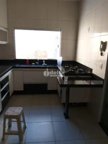 Casa com 5 Quartos à venda, 180m² no Jardim das Palmeiras, Uberlândia