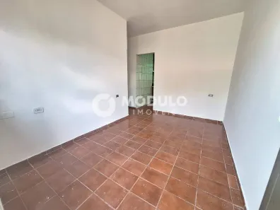Casa com 3 Quartos para alugar, 75m² no Jardim das Palmeiras, Uberlândia