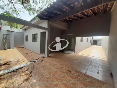 Casa com 7 Quartos para alugar, 250m² no Cidade Jardim, Uberlândia
