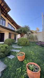 Sobrado com 4 Quartos para alugar, 354m² no Saguaçu, Joinville