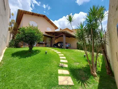 Casa com 4 Quartos à venda, 242m² no Álvaro Camargos, Belo Horizonte