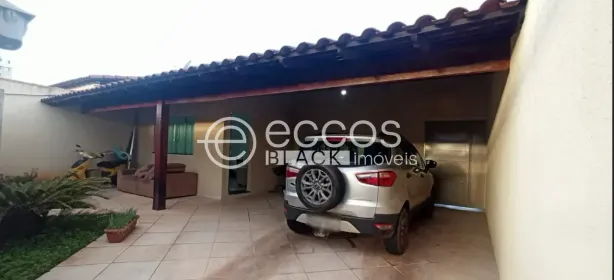 Casa com 2 Quartos à venda, 180m² no Segismundo Pereira, Uberlândia
