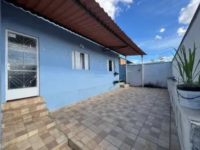 Casa com 2 Quartos à venda, 180m² no Jardim Laguna, Contagem