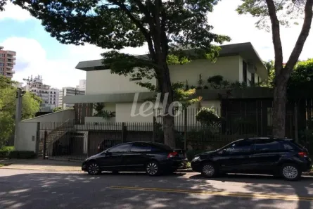 Casa com 4 Quartos para alugar, 600m² no Jardim Luzitânia, São Paulo