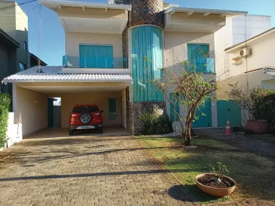 Casa de Condomínio com 4 Quartos para alugar, 270m² no Jardins Madri, Goiânia