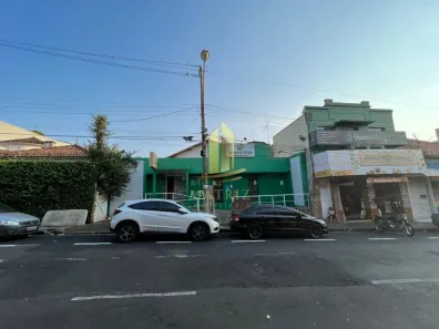 Casa com 3 Quartos para venda ou aluguel, 285m² no Centro, Franca