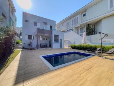 Casa de Condomínio com 3 Quartos para alugar, 223m² no Alphaville, Santana de Parnaíba