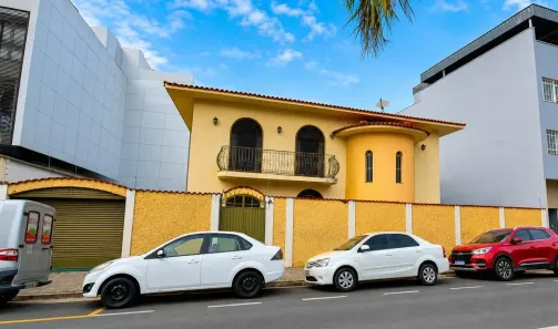 Casa com 3 Quartos para alugar, 226m² no Centro, Pouso Alegre