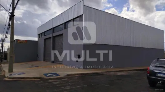 Casa com 1 Quarto para alugar, 600m² no Minas Gerais, Uberlândia