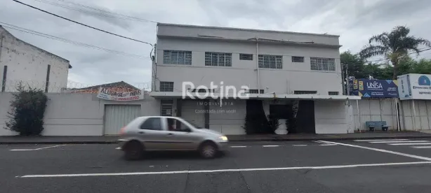 Prédio Comercial para alugar, 2400m² no Martins, Uberlândia