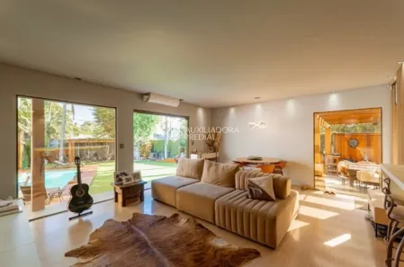 Casa com 3 Quartos para alugar, 216m² no Jardim Itu, Porto Alegre