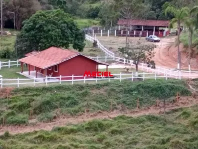 Fazenda/Sítio com 3 Quartos à venda, 726m² no Vila São Geraldo, São José dos Campos
