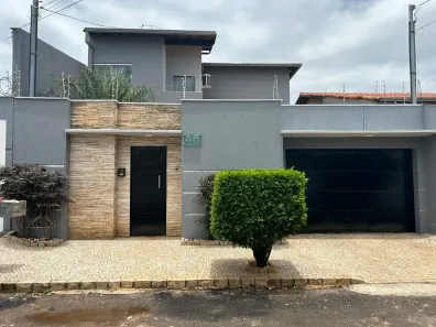 Casa com 4 Quartos à venda, 242m² no Santa Rosa, Uberlândia