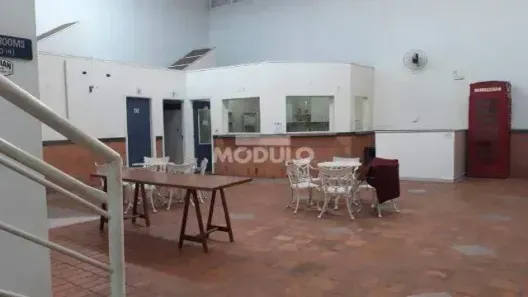 Prédio Comercial para alugar, 750m² no Centro, Uberlândia