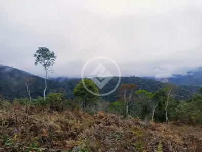 Lote/Terreno à venda, 2261m² no Três Córregos, Teresópolis