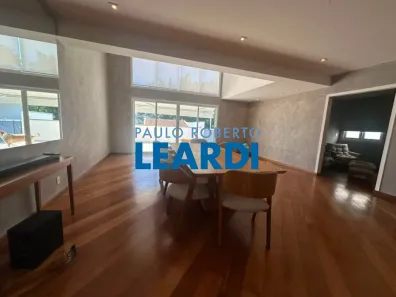 Casa de Condomínio com 3 Quartos para alugar, 500m² no Brooklin Paulista, São Paulo
