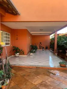 Casa com 4 Quartos para alugar, 370m² no Custódio Pereira, Uberlândia