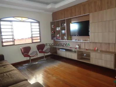 Casa com 3 Quartos à venda, 180m² no Chácaras Califórnia, Contagem