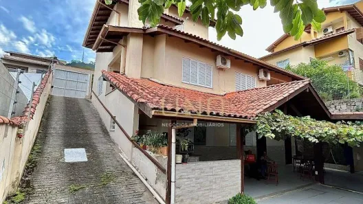 Casa de Condomínio com 4 Quartos à venda, 235m² no Trindade, Florianópolis