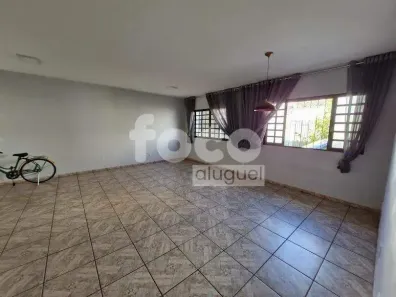 Casa com 3 Quartos para alugar, 200m² no Santa Mônica, Uberlândia