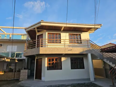 Apartamento com 2 Quartos para alugar, 60m² no Carianos, Florianópolis