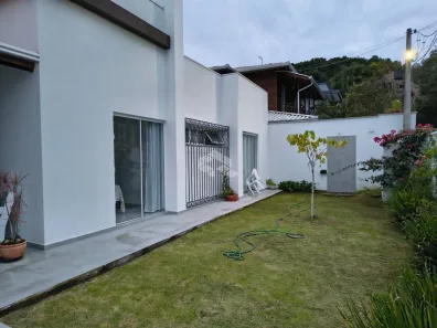 Casa com 4 Quartos à venda, 130m² no Zimbros, Bombinhas