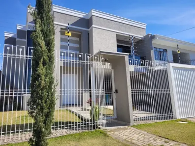 Sobrado com 4 Quartos à venda, 181m² no Novo Mundo, Curitiba