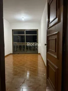 Prédio Comercial com 3 Quartos à venda, 321m² no Brasil, Uberlândia