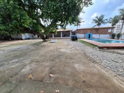 Imóvel Comercial com 3 Quartos para alugar, 240m² no , Aquiraz