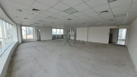 Ponto Comercial com 2 Quartos para alugar, 408m² no Cidade Monções, São Paulo