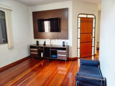 Casa com 3 Quartos à venda, 215m² no Brasil, Uberlândia