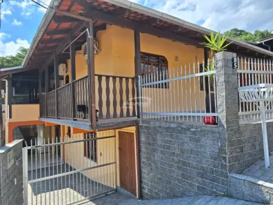 Casa com 2 Quartos para alugar, 80m² no Água Verde, Blumenau