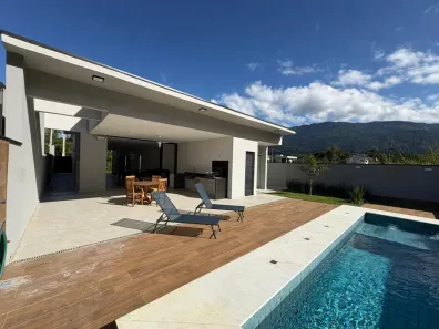 Casa de Condomínio com 3 Quartos à venda, 225m² no Tabatinga, Caraguatatuba