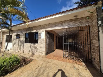 Casa com 3 Quartos à venda, 350m² no Jardim Real, Maringá