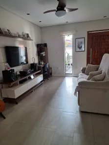 Casa com 3 Quartos à venda, 228m² no Vila São Geraldo, Taubaté