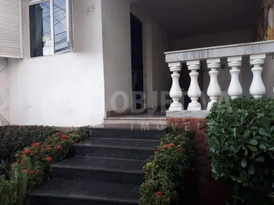 Casa com 3 Quartos para alugar, 600m² no Lídice, Uberlândia