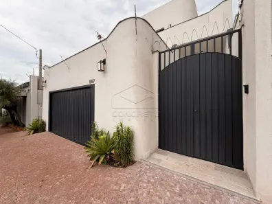 Sobrado com 3 Quartos à venda, 425m² no Vila Santa Terezinha, Jaú