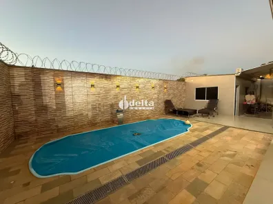 Casa com 3 Quartos à venda, 254m² no Segismundo Pereira, Uberlândia