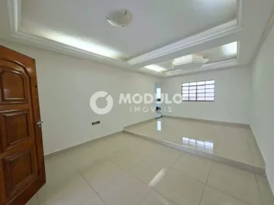 Casa com 4 Quartos para alugar, 150m² no Santa Mônica, Uberlândia