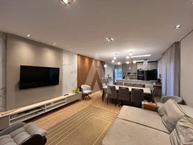 Casa com 3 Quartos para alugar, 219m² no Morro do Meio, Joinville