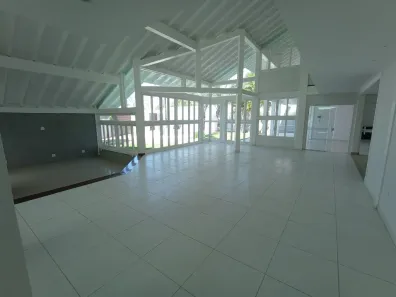 Sobrado com 3 Quartos à venda, 590m² no Condomínio Village Taubaté, Taubaté