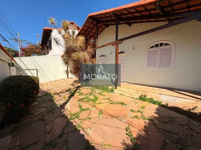 Casa com 3 Quartos à venda, 196m² no Alípio de Melo, Belo Horizonte