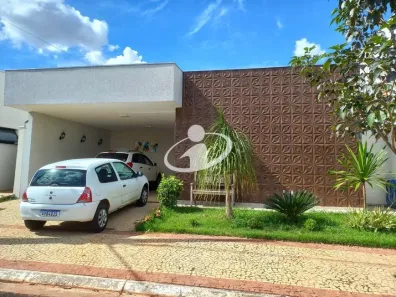 Casa de Condomínio com 3 Quartos para alugar, 210m² no Shopping Park, Uberlândia